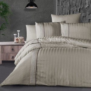 Lenjerie de pat bumbac satin Bej cu 6 piese, design elegant cu dungi discrete și detalii plisate, material de calitate superioară.