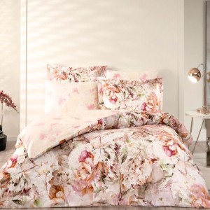 Lenjerie de pat cu trandafiri și bujori în nuanțe de roz, verde și bej pe fundal crem, model Giardini Pudra