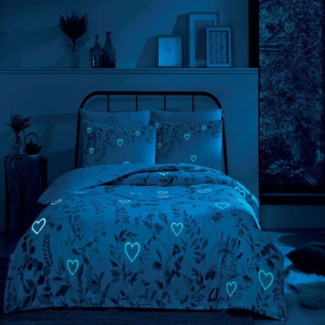 Lenjerie pat dublu fosforescenta, bumbac 100% satinat, design floral cu inimioare luminoase, TAC Serenity.